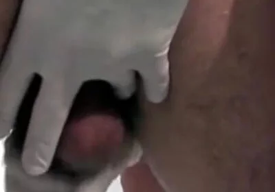 Young striagt used at the clicni by the doctor