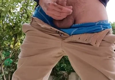 Quickly Jerking off in the Garden