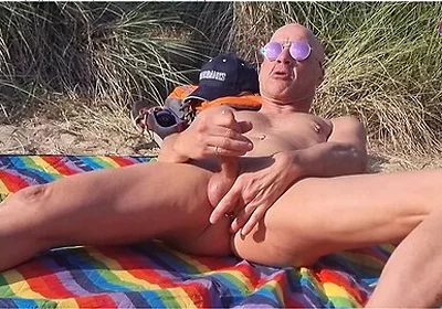 Guy Gets Naked In The Dunes And Wanks In Public!