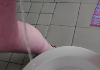 Nylonjunge Pisses on the Morning of New Year