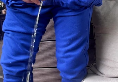 Amateur Guy Pissing in a Glass in Front of His Flatmate