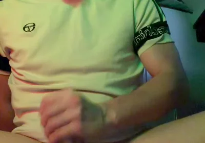 Twink Shows His Feet and Jerks off