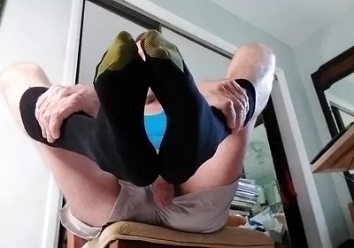 Coach Will Gives Goldtoe Footjobs