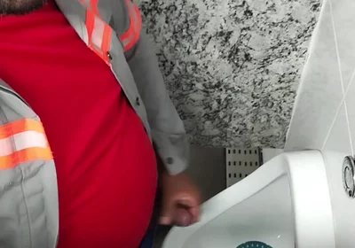 I Sucked My Colleague in the Bathroom of the Firm