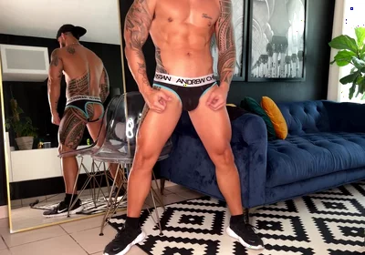 Pumping My Nipples Before Hit the Bars at the Gym Joan Ortiz / Ortizjona