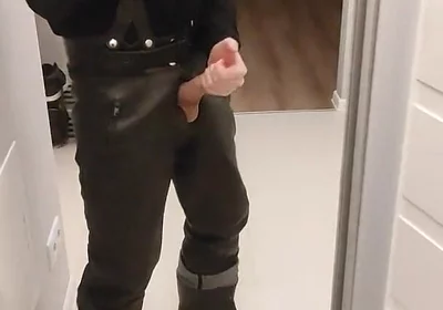 Gay Army Men Fuck. I'm in Rubber Boots and Leather Pants
