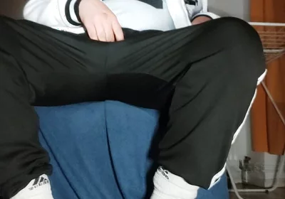 The Dregsau Dj-bro Pisses in His Pants.