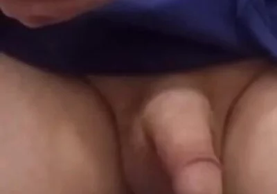 Amateur Redhead Cumming Handsfree After Taking a Piss