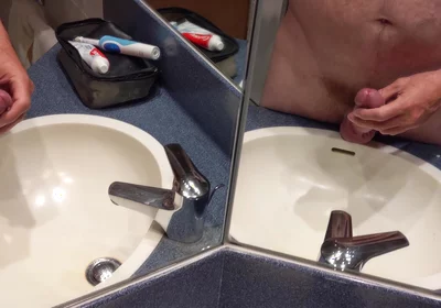 Hotel Bathroom Wanking and Cumming in Front of the Mirrors - Rockardglans