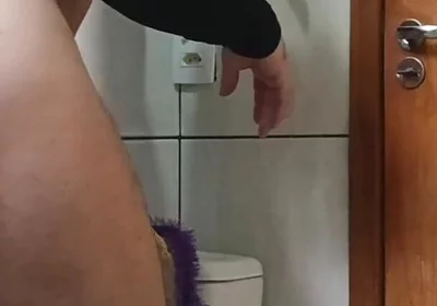 Look at the Thickness of This Gay Hottie's Leg
