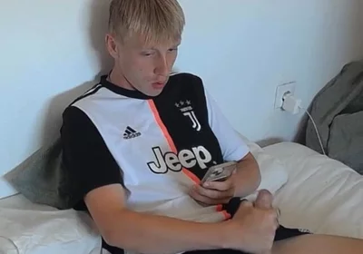 [face Reveal] Soccer Bro Jerks off in Bed