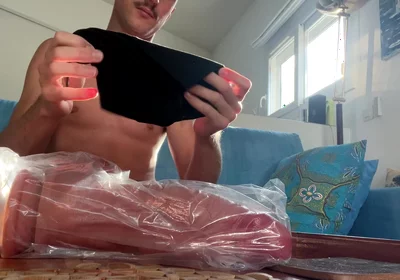 Maxence Angel Unbox a Jocktribe Dildo