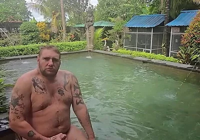 Jimbob Wanking in Pool