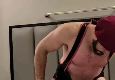Heel on the Bed - Gouine Wrestling Takes Over
