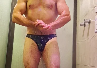 Victory Shower - POV with Gouine Wrestlin
