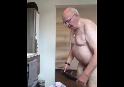 Piss,shave,belting, Toilette
