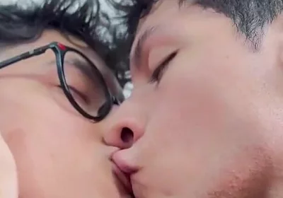 Uff I Want to Come!! Friends Give Each Other a Delicious Handjob and Eat Each Other with Kisses