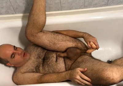 Zolee plays with himself in the bathtub (piss, dildo, cum, eat cum)
