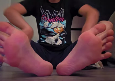 Twink Rubs Moisturizer Cream on Feet