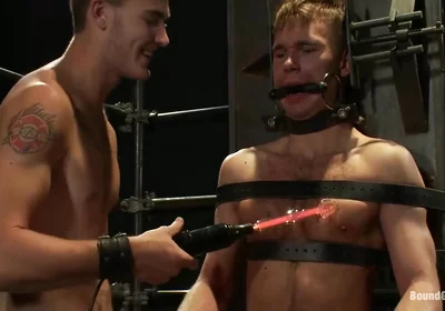 Christian Wilde And Zach Alexander In Bar Bondage Hookup 2