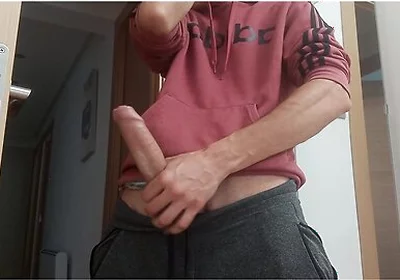 I Finish The Rich Handjob Of This Huge Hard Cock That Spreads The Sperm In Jets Everywhere