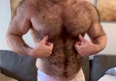Some Dumb Puppy Pec Side Is Injured so Can’t Lift Heavy for Tricep or Chest
