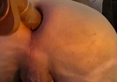 Squezzing out my juicy fuckhole