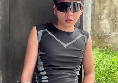 I Need Someone to Touch My Sexy Body