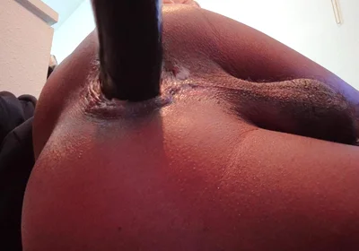 Bubblebutt Takes Dildo