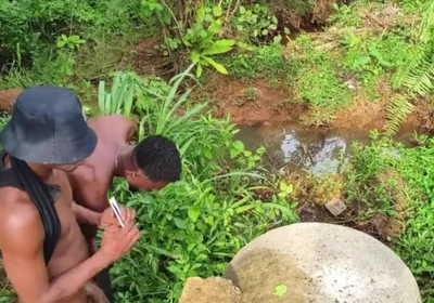 Watch How He Wore His Pant and Ran Away.