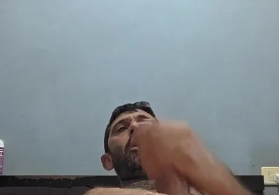 Straight Guy Jerks off in Close-up