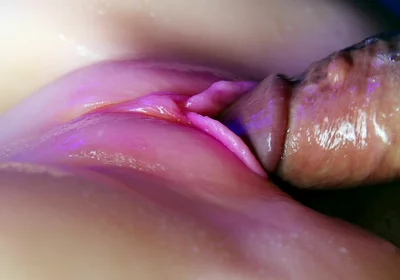 Juicy Pussy Close-up Absorbs a Portion of Sperm From a Big Cock and Slurps!