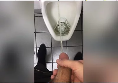 Big Bi Dick Pissing (hard & Soft)