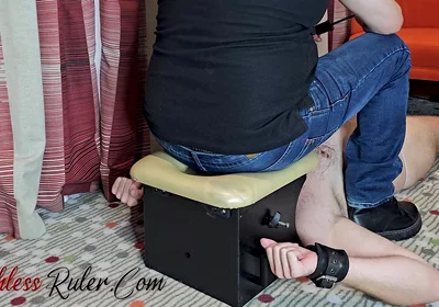 Extreme Jeans Face Sitting